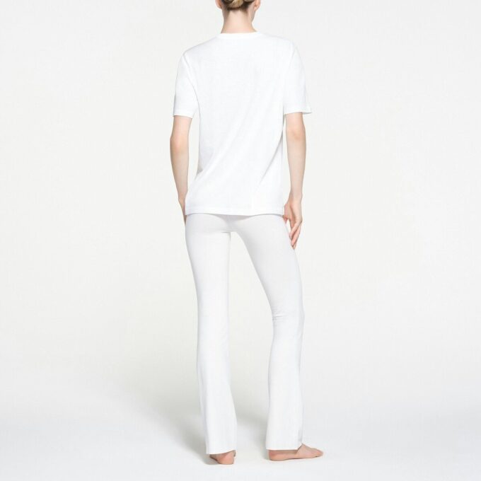 AVSLAPPNAD T-SHIRT MED ÖVERSIZED LÅNG T-SHIRT