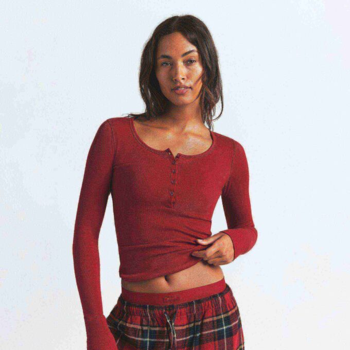 BOMULLSRIBBADE ROLLUPPSKRINGADE HENLEY-T-SHIRTS