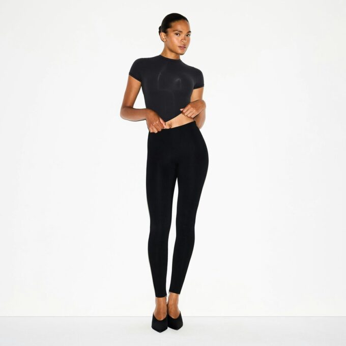 ESSENTIALCOLLEKTIONEN HÖGMIDDAD LEGGINGS ESSENTIALCOLLEKTIONEN HÖGMIDDAD LEGGINGS