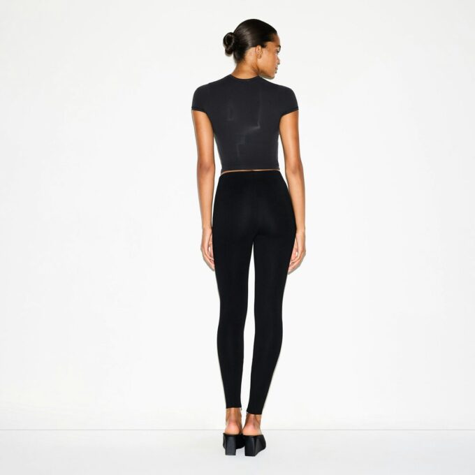 ESSENTIALCOLLEKTIONEN HÖGMIDDAD LEGGINGS ESSENTIALCOLLEKTIONEN HÖGMIDDAD LEGGINGS