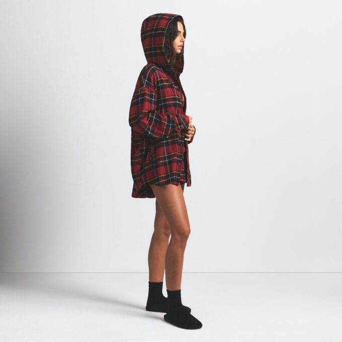 FLANELL SLEEP ÖVERSIZED HUVUTJÄNSTER MED KNAPPNING