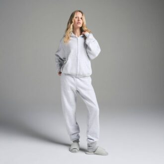 KLASSISK HOODIE I BOMULLSFLEECKE MED DRAGKEDJA