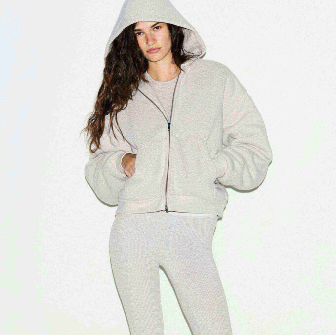 KRAFTIGT FLEECE BOXY HOODIE MED DRAGKEDJA KRAFTIGT FLEECE BOXY HOODIE MED DRAGKEDJA