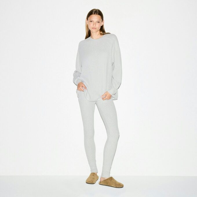 KRAFTIGT VÅFFELT ÖVERSIZED CREWNECK KRAFTIGT VÅFFELT ÖVERSIZED CREWNECK