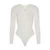 LÅNGÄRMAD HENLEY-BODY MED RIBBAD BOMULL LÅNGÄRMAD HENLEY-BODY MED RIBBAD BOMULL