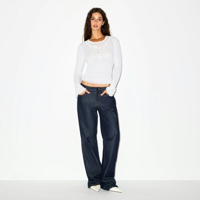 LÅNGÄRMAD HENLEY-TRÖJA MED SKINN LÅNGÄRMAD HENLEY-TRÖJA MED SKINN