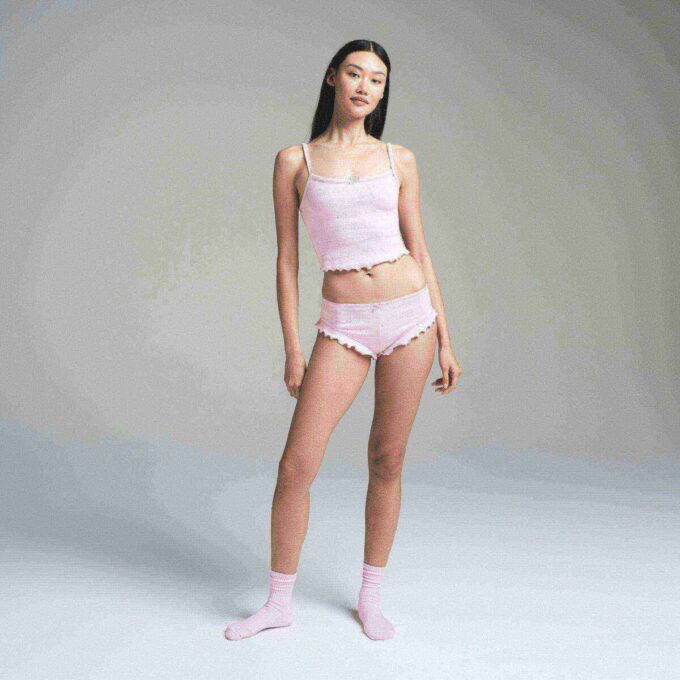 LOGOTYP POINTELLE BESKRIVET CAMI-SET LOGOTYP POINTELLE BESKRIVET CAMI-SET