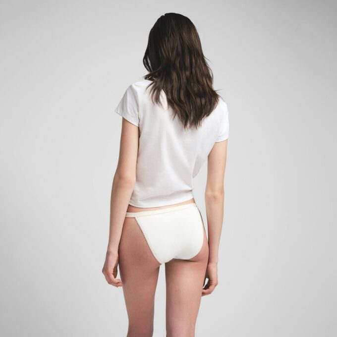 LÄTT BOMULLSBIKINI MED LOGOTYP PICOT STRING LÄTT BOMULLSBIKINI MED LOGOTYP PICOT STRING