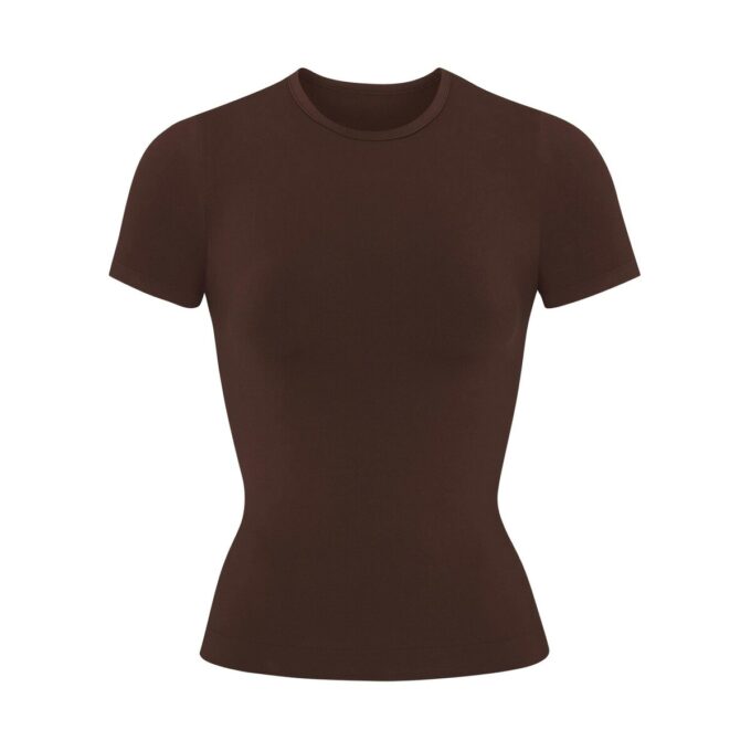 MJUK OCH SLÄTTANDE SÖMLÖS T-SHIRT MJUK OCH SLÄTTANDE SÖMLÖS T-SHIRT