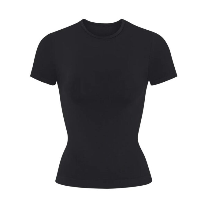 MJUK OCH SLÄTTANDE SÖMLÖS T-SHIRT MJUK OCH SLÄTTANDE SÖMLÖS T-SHIRT