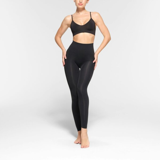 MJUKA OCH UTSLÄTANDE SÖMLÖSA LEGGINGS MJUKA OCH UTSLÄTANDE SÖMLÖSA LEGGINGS
