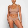 NAKEN URBELAGD LÅNGLINJAD BRALETTE