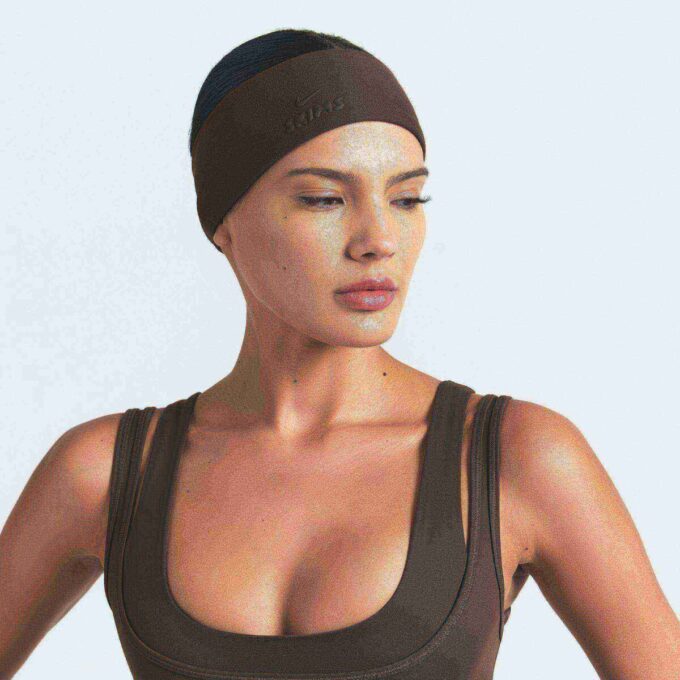 NikeSKIMS ACCESSOARER HÅRBAND NikeSKIMS ACCESSOARER HÅRBAND