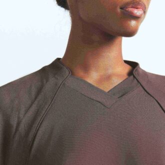 NikeSKIMS LUFTIG V-RINGAD OVERSIZED LÅNGÄRMAD TOPP