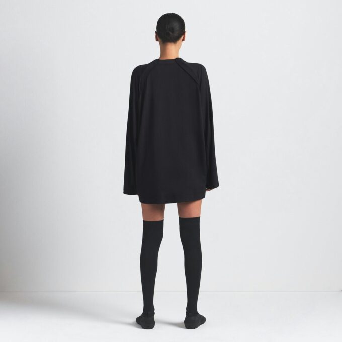 NikeSKIMS LUFTIG V-RINGAD OVERSIZED LÅNGÄRMAD TOPP NikeSKIMS LUFTIG V-RINGAD OVERSIZED LÅNGÄRMAD TOPP
