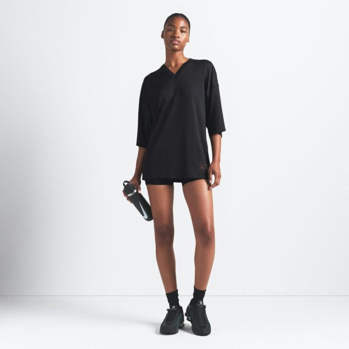 NikeSKIMS LUFTIG V-RINGAD ÖVERSIZED TOPP NikeSKIMS LUFTIG V-RINGAD ÖVERSIZED TOPP