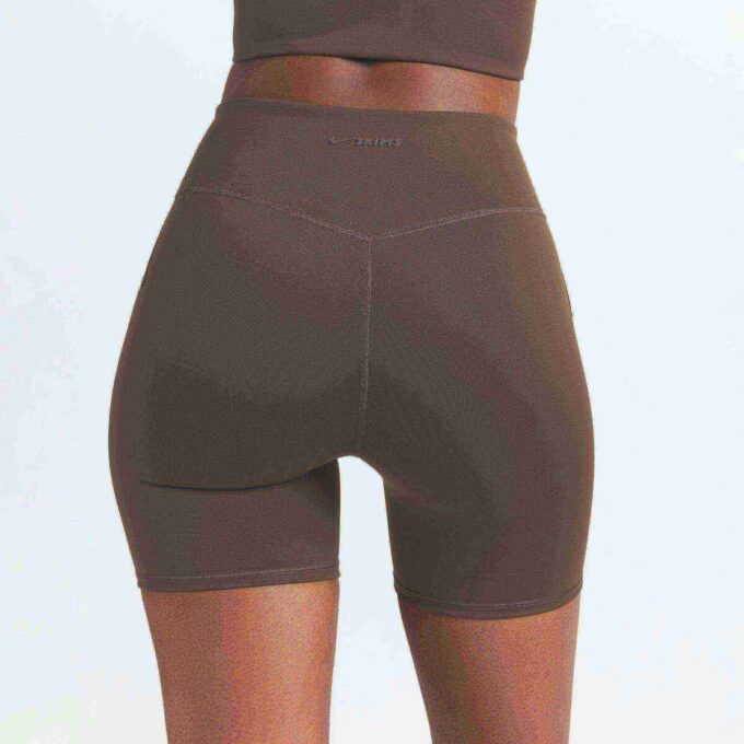 NikeSKIMS MATT 5″ BIKERSHORTS NikeSKIMS MATT 5″ BIKERSHORTS