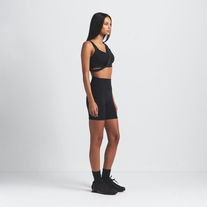 NikeSKIMS MATT 5″ BIKERSHORTS NikeSKIMS MATT 5″ BIKERSHORTS