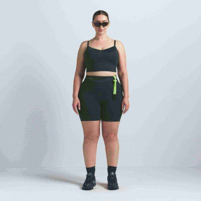 NikeSKIMS MATT 5″ BIKERSHORTS NikeSKIMS MATT 5″ BIKERSHORTS