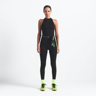 NikeSKIMS MATT RACER-LINNE MED HÖG HALS
