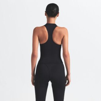 NikeSKIMS MATT RACER-LINNE MED HÖG HALS