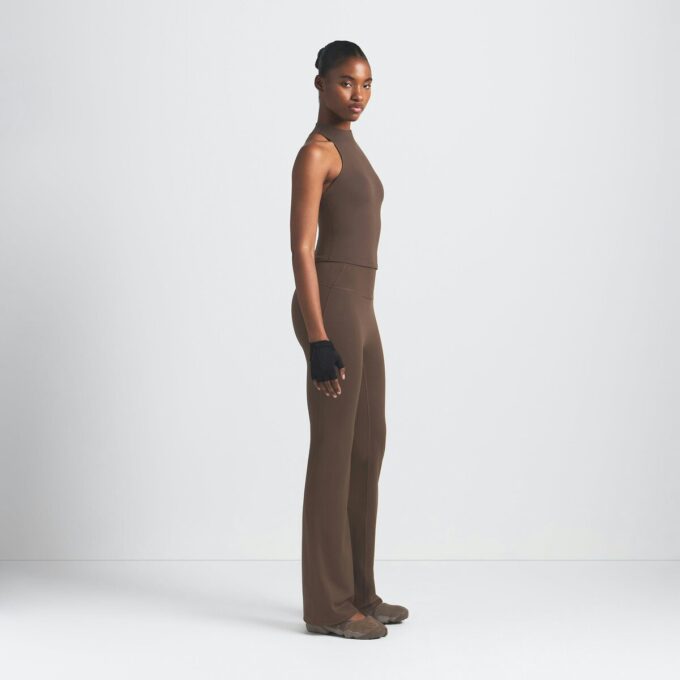 NikeSKIMS MATT RACER-LINNE MED HÖG HALS NikeSKIMS MATT RACER-LINNE MED HÖG HALS