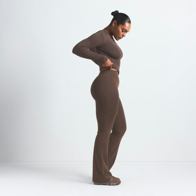 NikeSKIMS MATT SLIM FLARE LEGGINGS NikeSKIMS MATT SLIM FLARE LEGGINGS