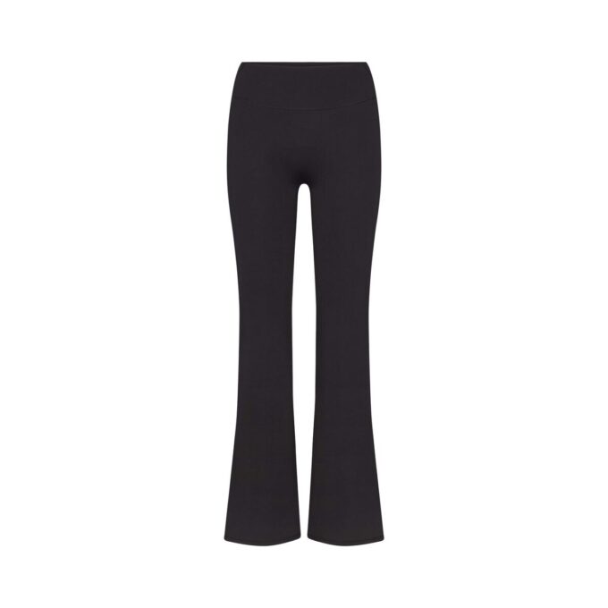 NikeSKIMS MATT SLIM FLARE LEGGINGS NikeSKIMS MATT SLIM FLARE LEGGINGS