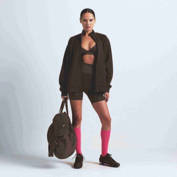 NikeSKIMS MATT TRICOT OVERSIZED TRÄNINGSJACKA NikeSKIMS MATT TRICOT OVERSIZED TRÄNINGSJACKA