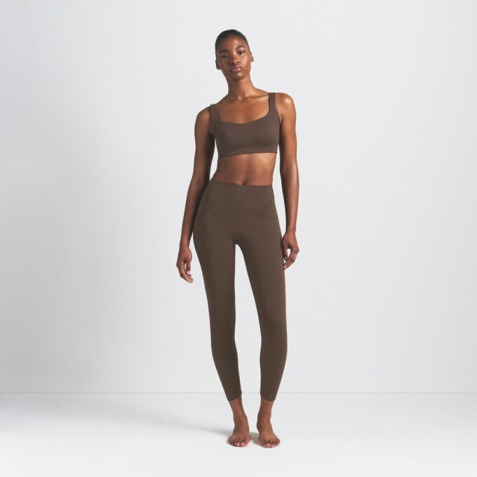 NikeSKIMS MATT V-LINE 26″ LEGGINGS NikeSKIMS MATT V-LINE 26″ LEGGINGS