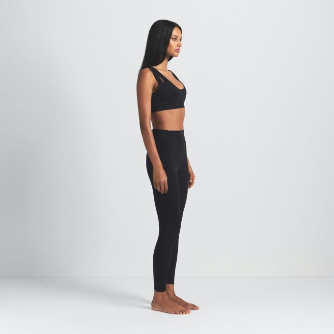 NikeSKIMS MATT V-LINE 26″ LEGGINGS NikeSKIMS MATT V-LINE 26″ LEGGINGS