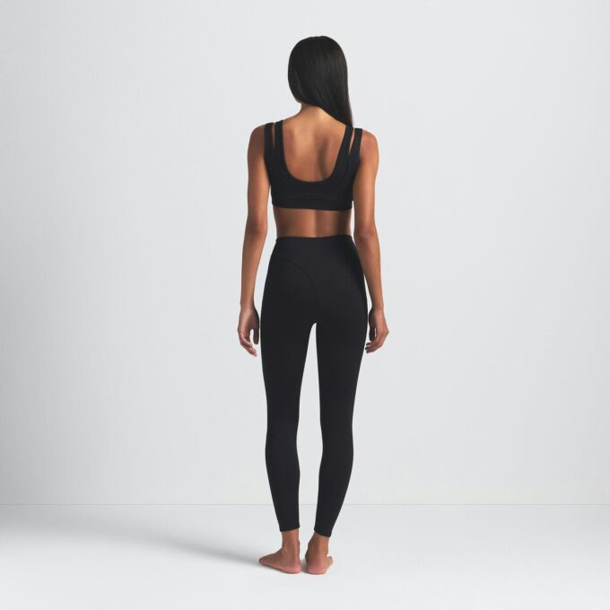 NikeSKIMS MATT V-LINE 26″ LEGGINGS NikeSKIMS MATT V-LINE 26″ LEGGINGS