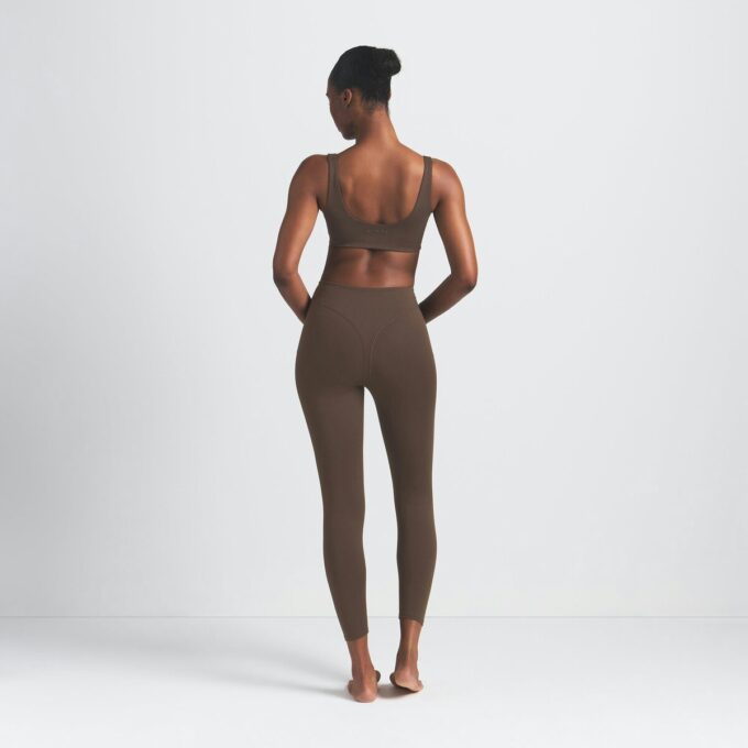 NikeSKIMS MATT V-LINE 26″ LEGGINGS NikeSKIMS MATT V-LINE 26″ LEGGINGS