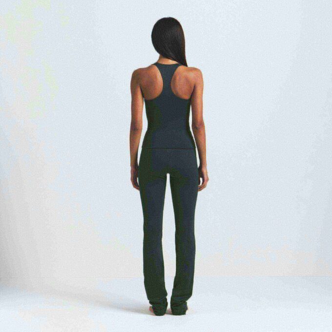NikeSKIMS MATT V-LINE 39″ RAKA LEGGINGS NikeSKIMS MATT V-LINE 39″ RAKA LEGGINGS