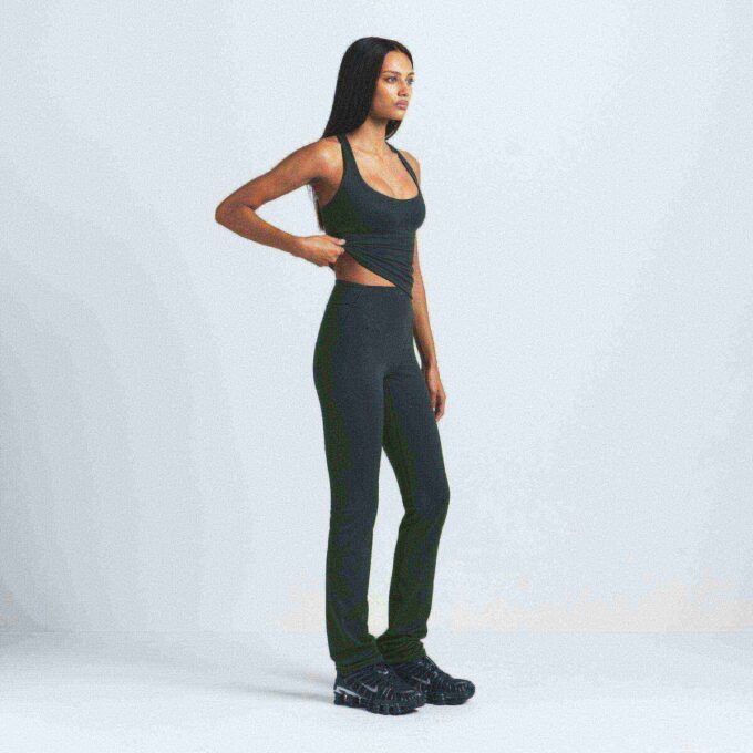 NikeSKIMS MATT V-LINE 39″ RAKA LEGGINGS NikeSKIMS MATT V-LINE 39″ RAKA LEGGINGS