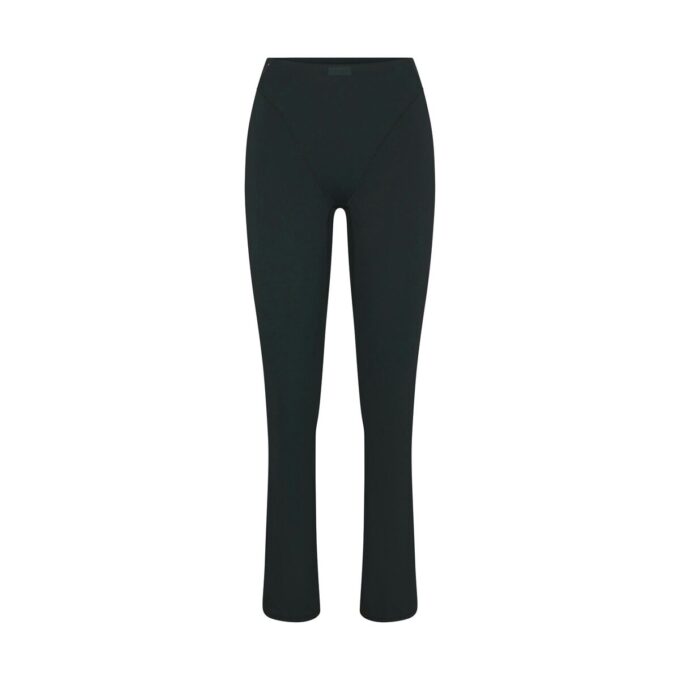 NikeSKIMS MATT V-LINE 39″ RAKA LEGGINGS NikeSKIMS MATT V-LINE 39″ RAKA LEGGINGS