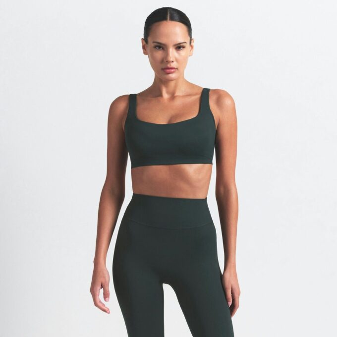 NikeSKIMS MATTE BH MED ROLLUPPRINGNING