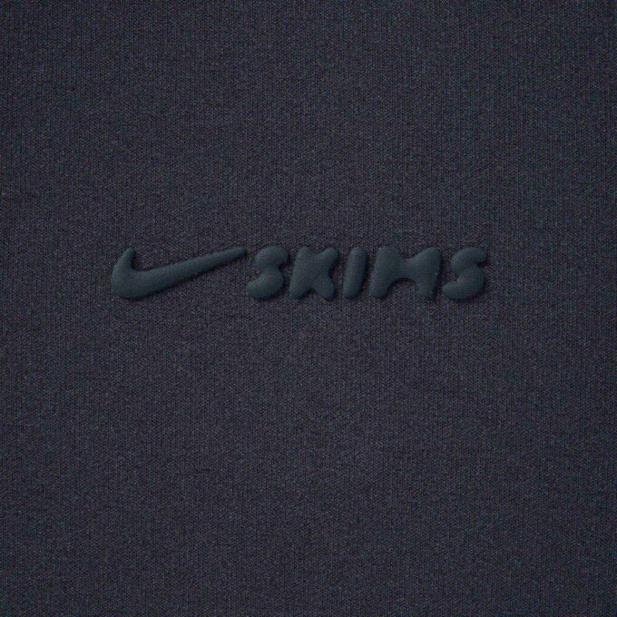 NikeSKIMS MATT TRICOT OVERSIZED TRÄNINGSJACKA NikeSKIMS MATT TRICOT OVERSIZED TRÄNINGSJACKA