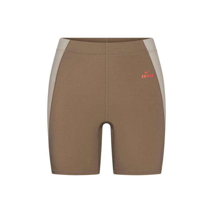 NikeSKIMS SHINE 5″ BIKERSHORTS NikeSKIMS SHINE 5″ BIKERSHORTS