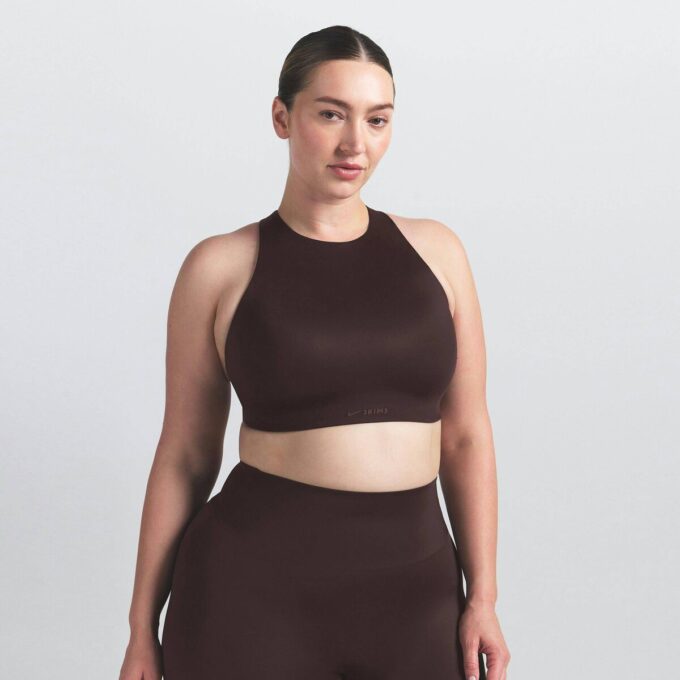 NikeSKIMS SHINE BH MED HÖG HALS NikeSKIMS SHINE BH MED HÖG HALS