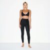 NikeSKIMS SHINE DRAGSLÅDA 66″ LEGGINGS NikeSKIMS SHINE DRAGSLÅDA 66″ LEGGINGS