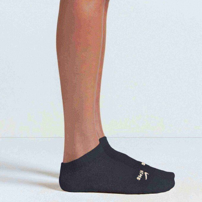 NikeSKIMS TILLBEHÖR DRI-FIT ANKLESTRUMPOR 3-PACK NikeSKIMS TILLBEHÖR DRI-FIT ANKLESTRUMPOR 3-PACK
