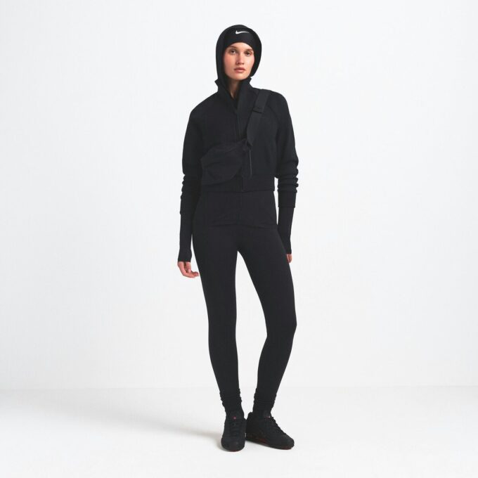 NikeSKIMS TRÄNINGSJACKA I MATT TRIKOT NikeSKIMS TRÄNINGSJACKA I MATT TRIKOT