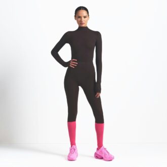 NikeSKIMS VIKTFRIA LAGAR MED HÖG HALS LÅNGÄRMAD TOPP