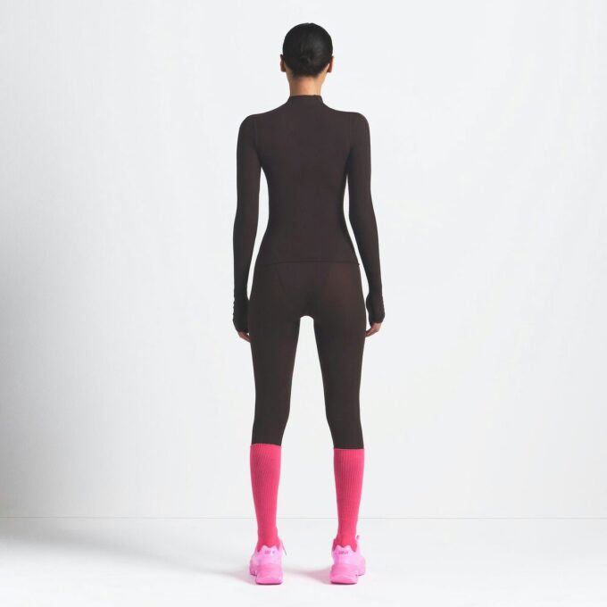 NikeSKIMS VIKTFRIA LAGAR MED HÖG HALS LÅNGÄRMAD TOPP NikeSKIMS VIKTFRIA LAGAR MED HÖG HALS LÅNGÄRMAD TOPP