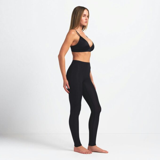 NikeSKIMS VIKTFRIA LAGERS V-LINE 26″ LEGGINGS NikeSKIMS VIKTFRIA LAGERS V-LINE 26″ LEGGINGS