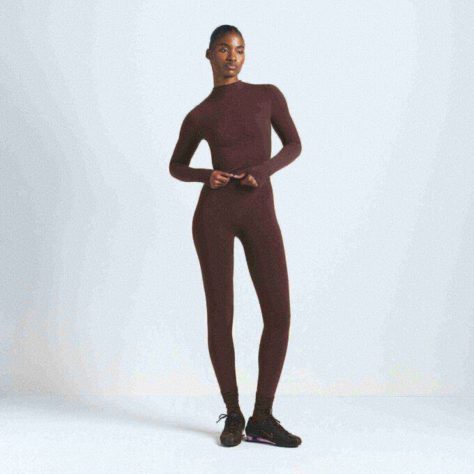 NikeSKIMS VINTAGE SÖMLÖS CROPTOPP MED HÖG HALS NikeSKIMS VINTAGE SÖMLÖS CROPTOPP MED HÖG HALS