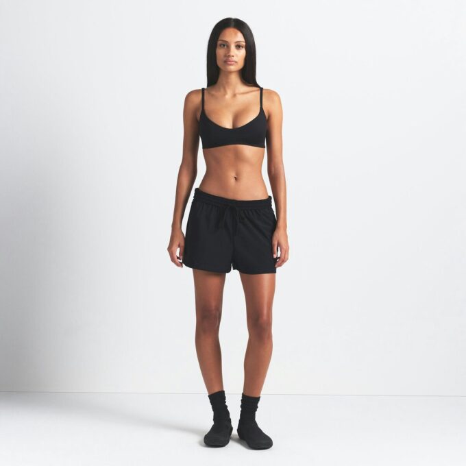 NikeSKIMS VÄVD NYLON 13 cm TRÄNINGSHORTS NikeSKIMS VÄVD NYLON 13 cm TRÄNINGSHORTS