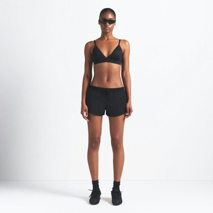 NikeSKIMS VÄVD NYLON 2,5″ LÖPARSHORTS NikeSKIMS VÄVD NYLON 2,5″ LÖPARSHORTS