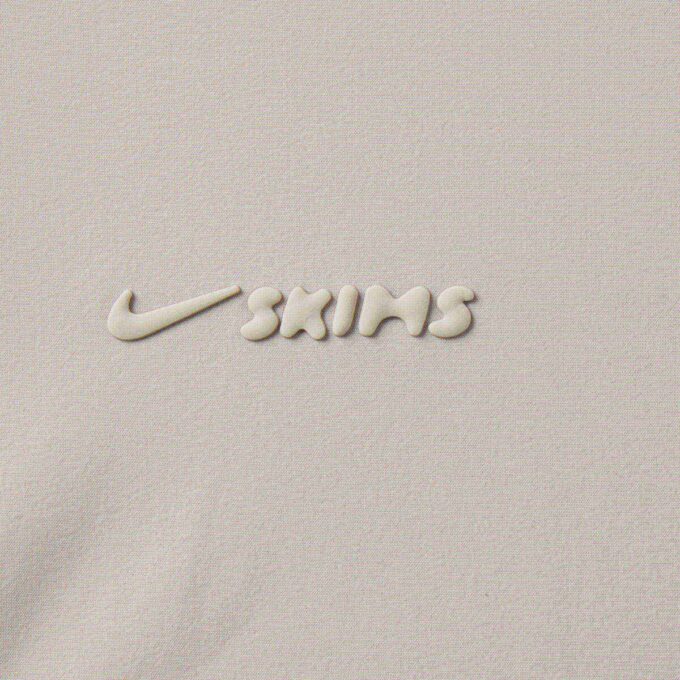 NikeSKIMS VÄVD NYLON 2,5″ LÖPARSHORTS NikeSKIMS VÄVD NYLON 2,5″ LÖPARSHORTS